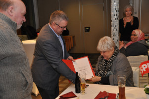 Franz Trinkl bei Überreichung Willy-Brandt-Medaille an Hiltraud Schmidt-Kroll