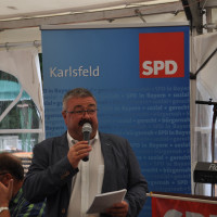 Franz Trinkl begrüßt die Gäste