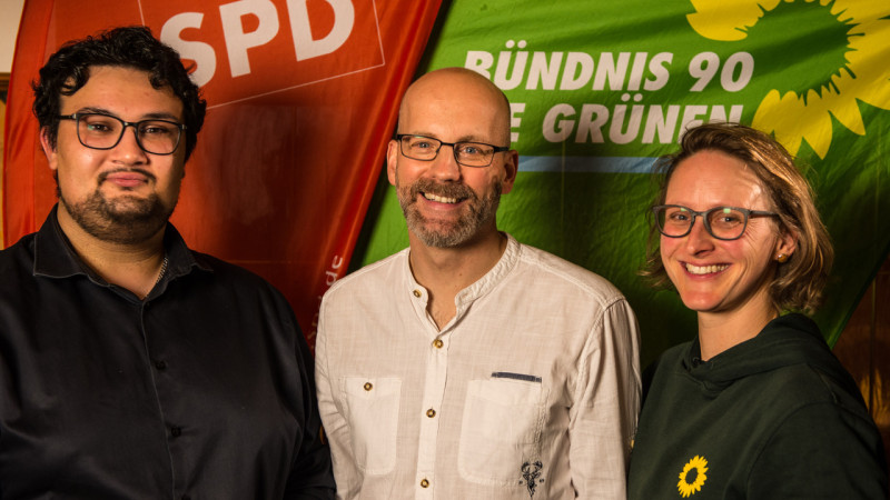 SPD Vorstand Jiyan Göcer, Bürgermeisterkandidat Michael Fritsch, Grüne Vorstand Susanne Bellmann